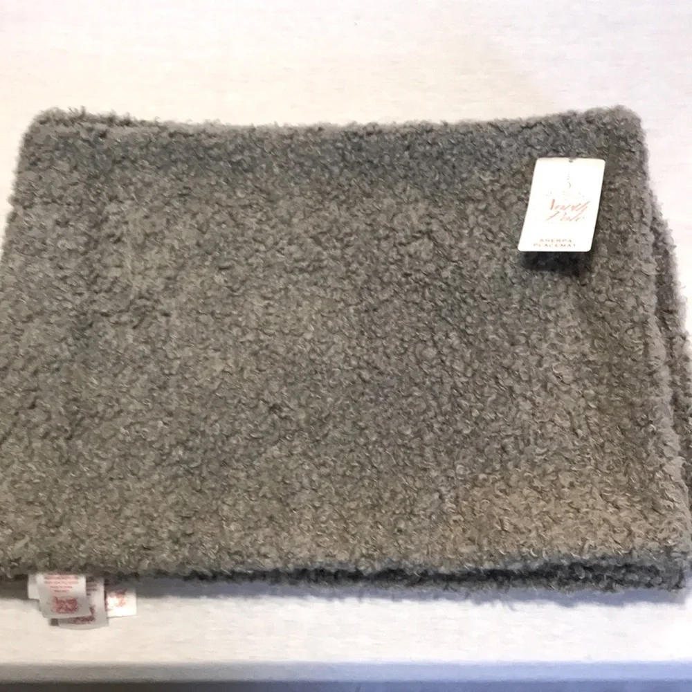 Nwt 4 North Pole Sherpa gray placemats.